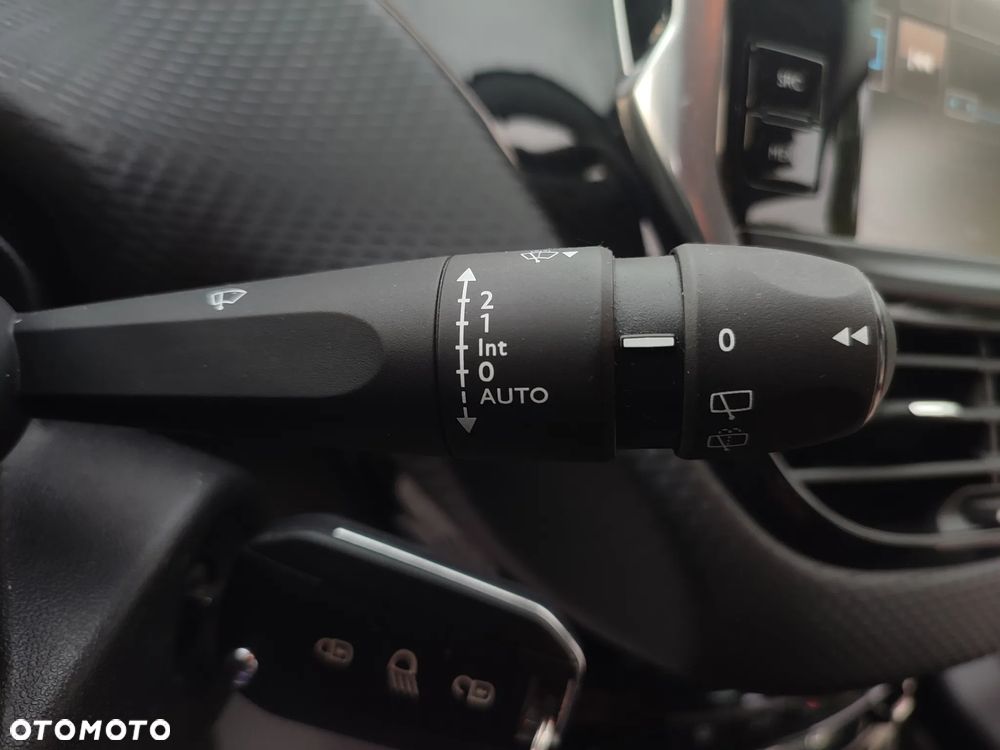 Peugeot 2008 1.2 Pure Tech GPF Allure S&S EAT6 - 39