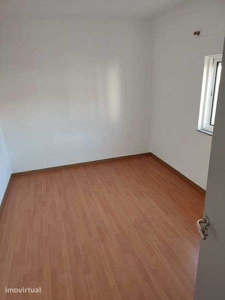 T1 Remodelado com AC, Pátio e Churrasqueira (Água incluída) - Grande imagem: 4/12