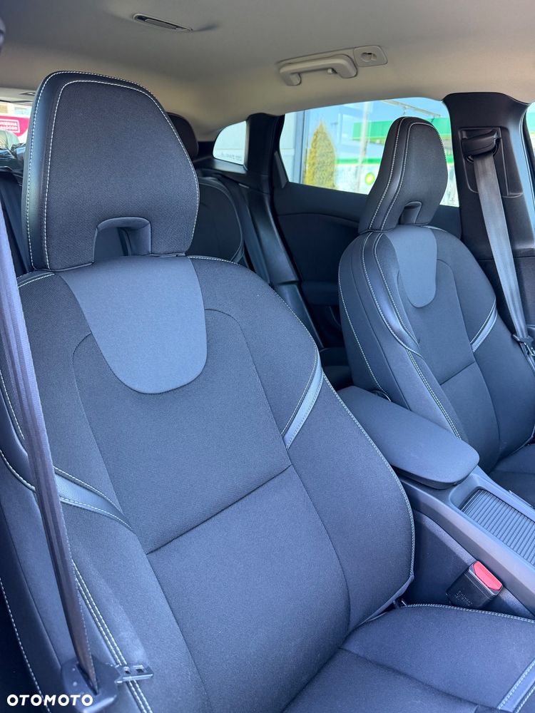 Volvo V40 T3 Momentum - 17