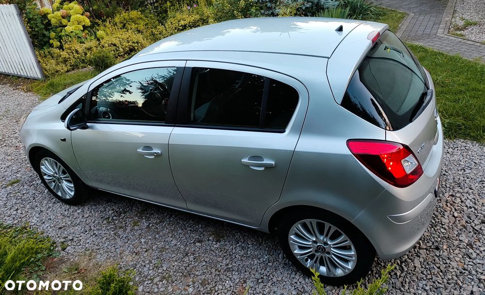 Opel Corsa 1.4 16V Cosmo - 4