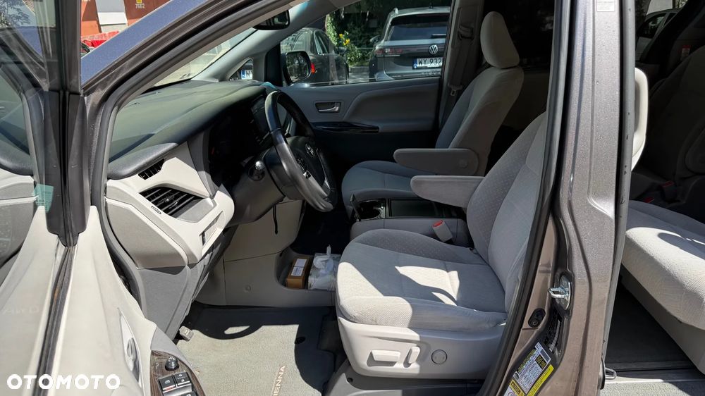 Toyota Sienna 3.5 V6 - 13