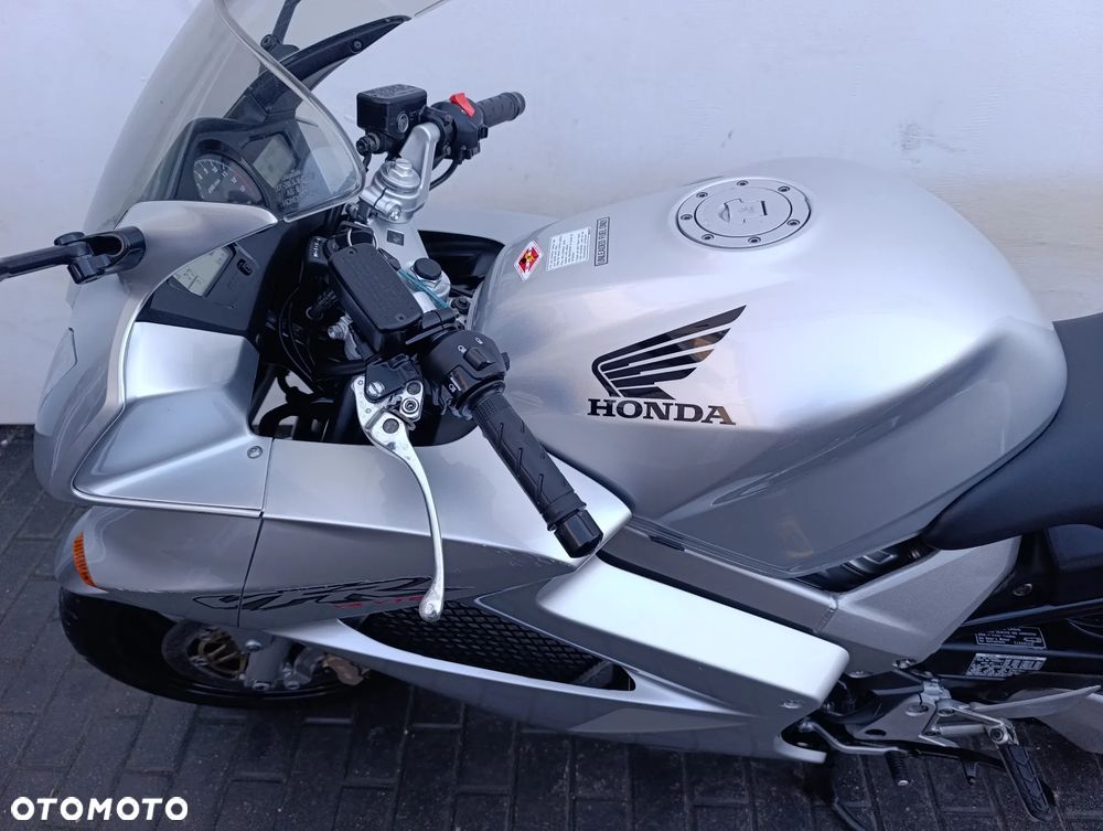 Honda VFR - 21