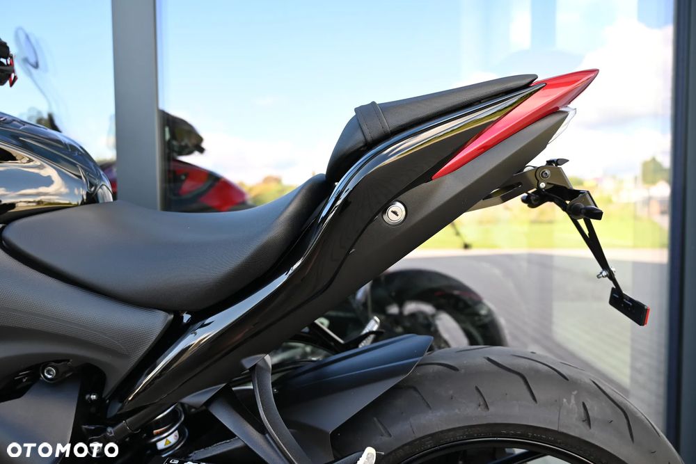 Suzuki GSX 1000 - 17
