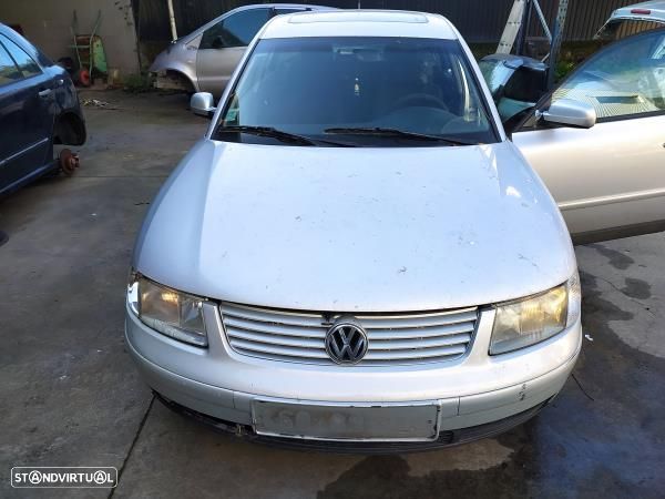 Para Peças Volkswagen Passat (3B2) - 1