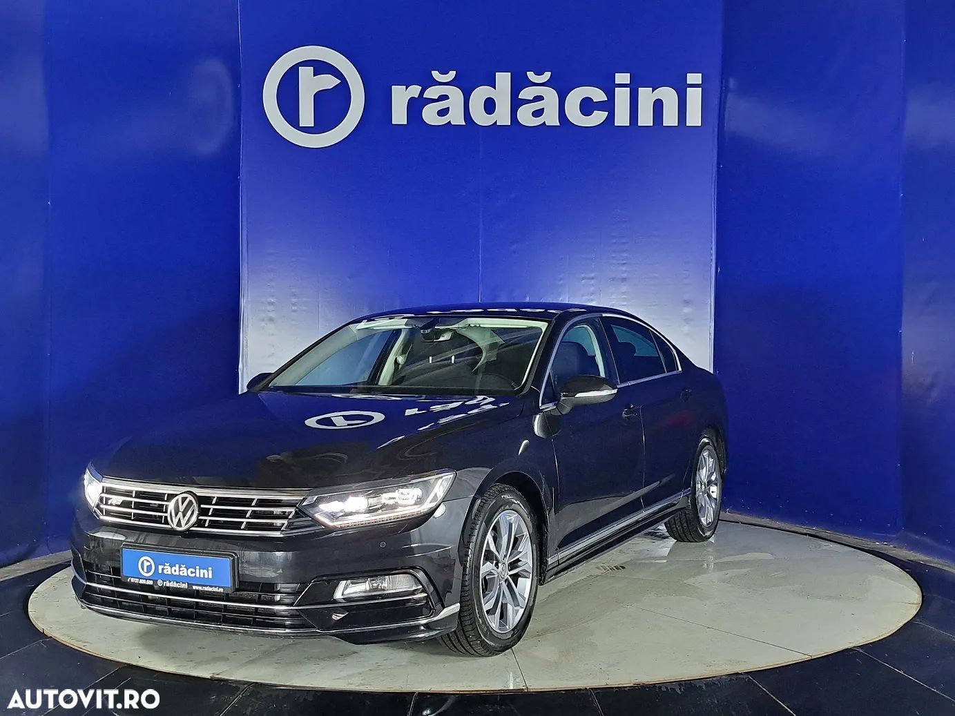 Volkswagen Passat - 1