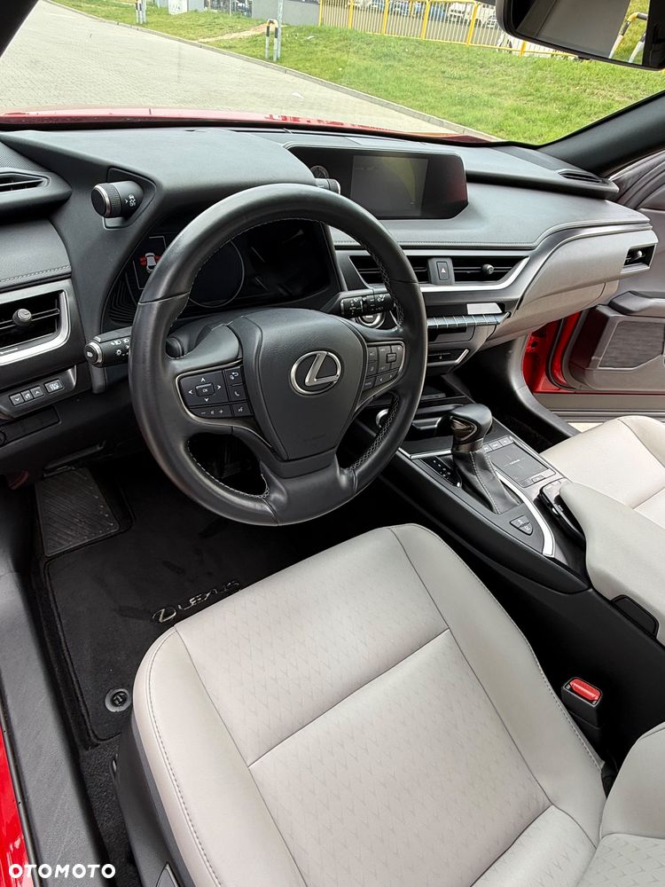 Lexus UX - 12