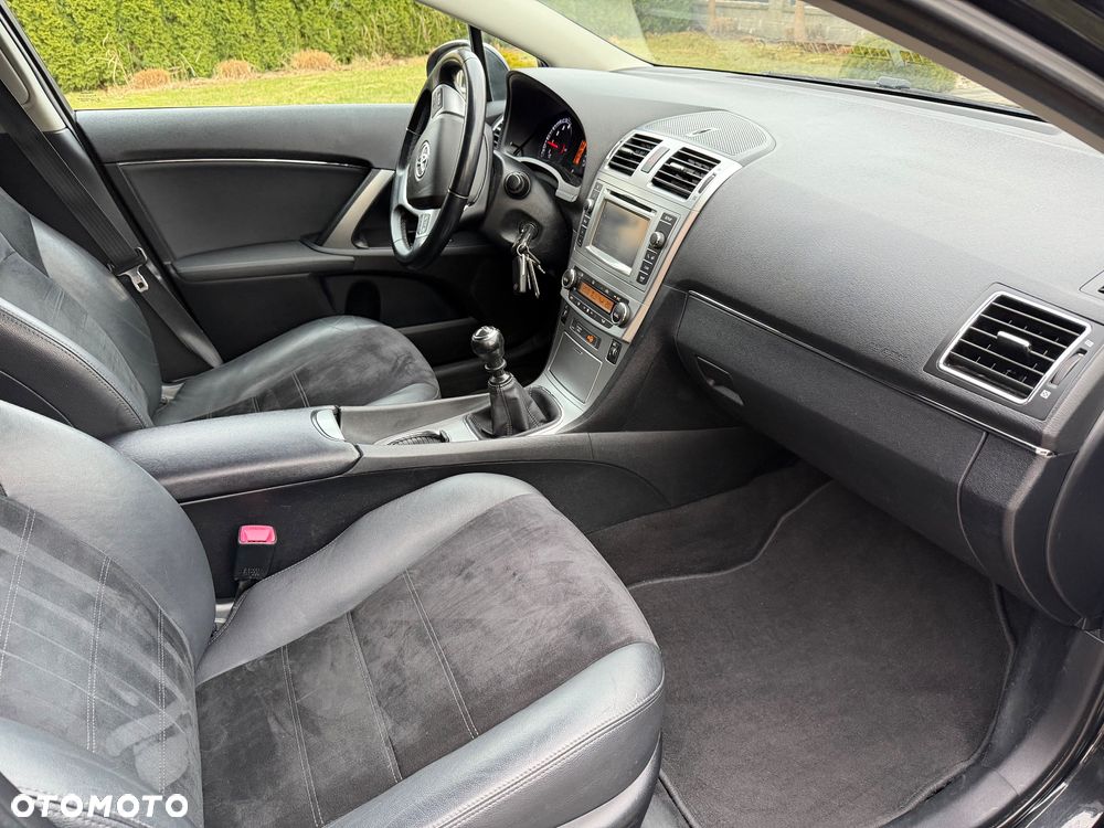 Toyota Avensis 1.8 Sol NAVI - 23