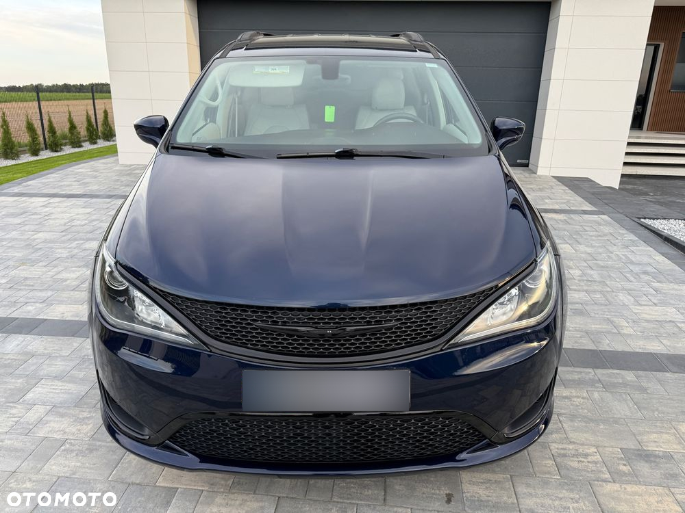 Chrysler Pacifica - 4