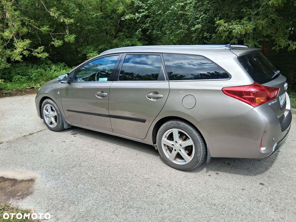 Toyota Auris 1.6 Premium Comfort - 6