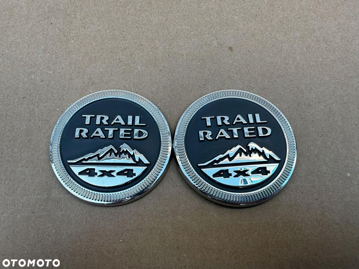 TRAIL RATED JEEP WRANGLER EMBLEMAT ZNACZEK ORYGINAŁ - 1