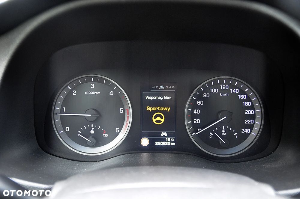 Hyundai Tucson 2.0 CRDi 2WD Trend - 12