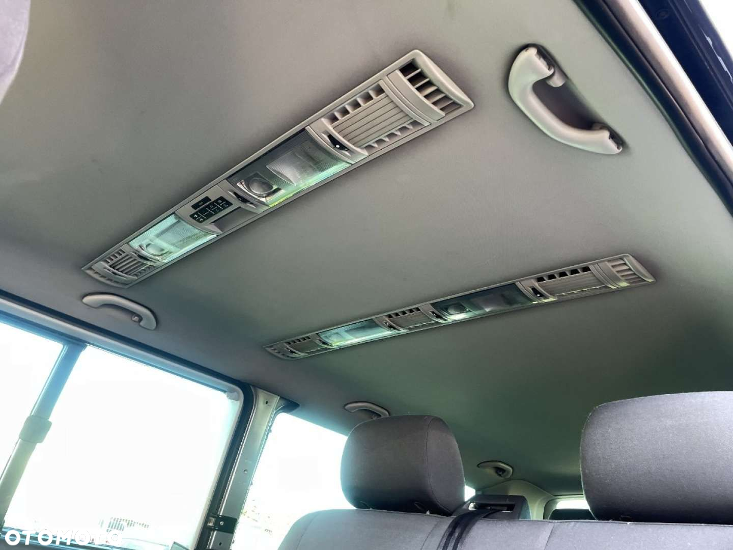 Volkswagen Caravelle - 26