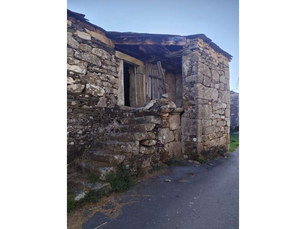 Terreno com ruínas para reabilitação - Vale da Campeã - 86.150€ - Grande imagem: 2/29