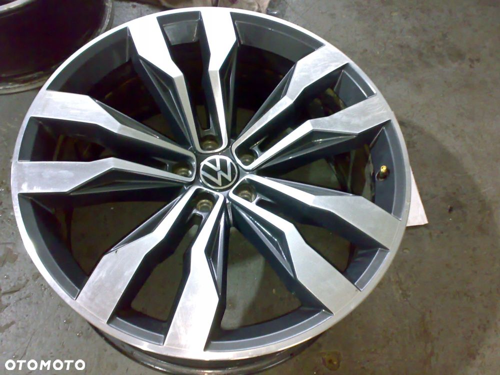 vw atlas cross sport 2020 - koło orginał felga aluminiowa 21'' idealna - 2