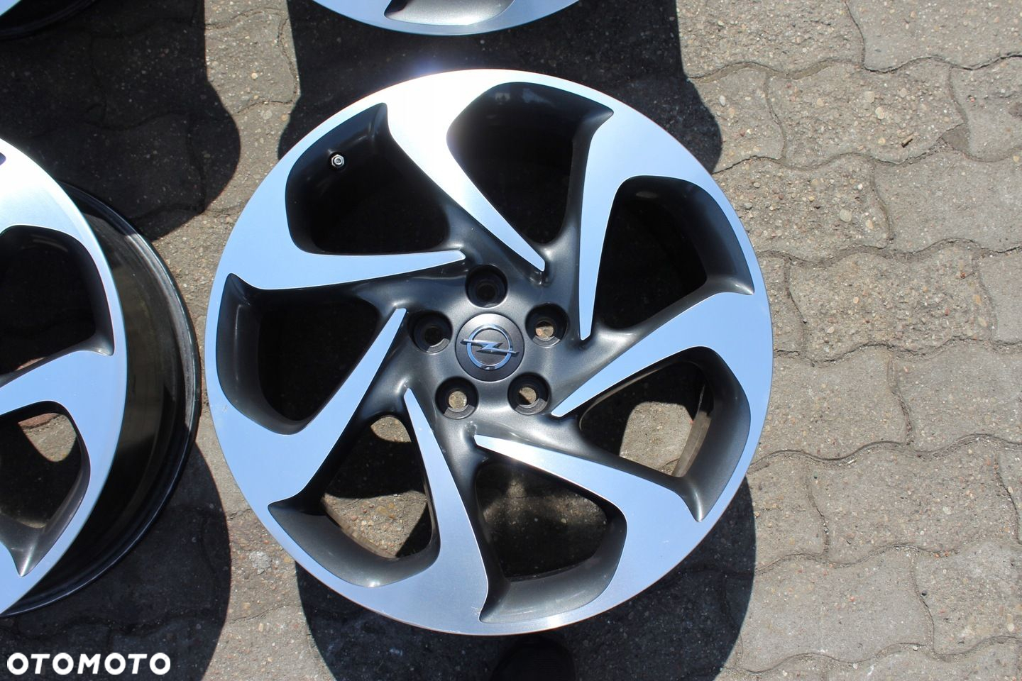 ORYG OPEL INSIGNIA 20cali 5x120 ET41 8,5J TPMS - 4