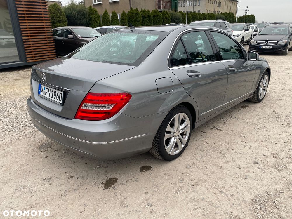 Mercedes-Benz Klasa C 180 CGI Automatik BlueEFFICIENCY Avantgarde - 40