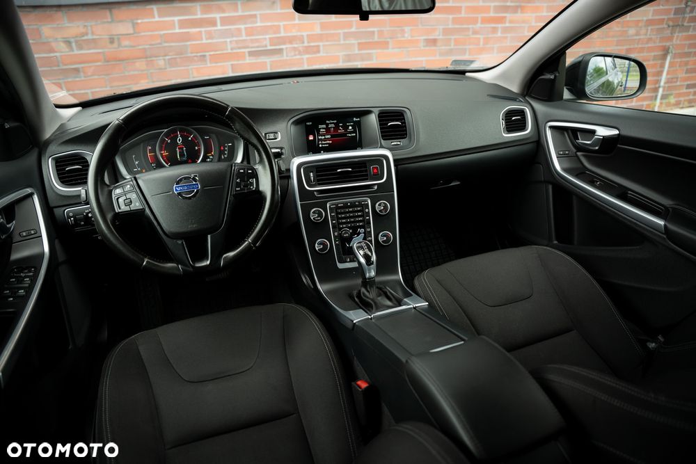 Volvo S60 D3 Drive-E Momentum - 27
