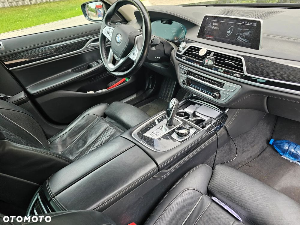 BMW Seria 7 740d xDrive mHEV - 15