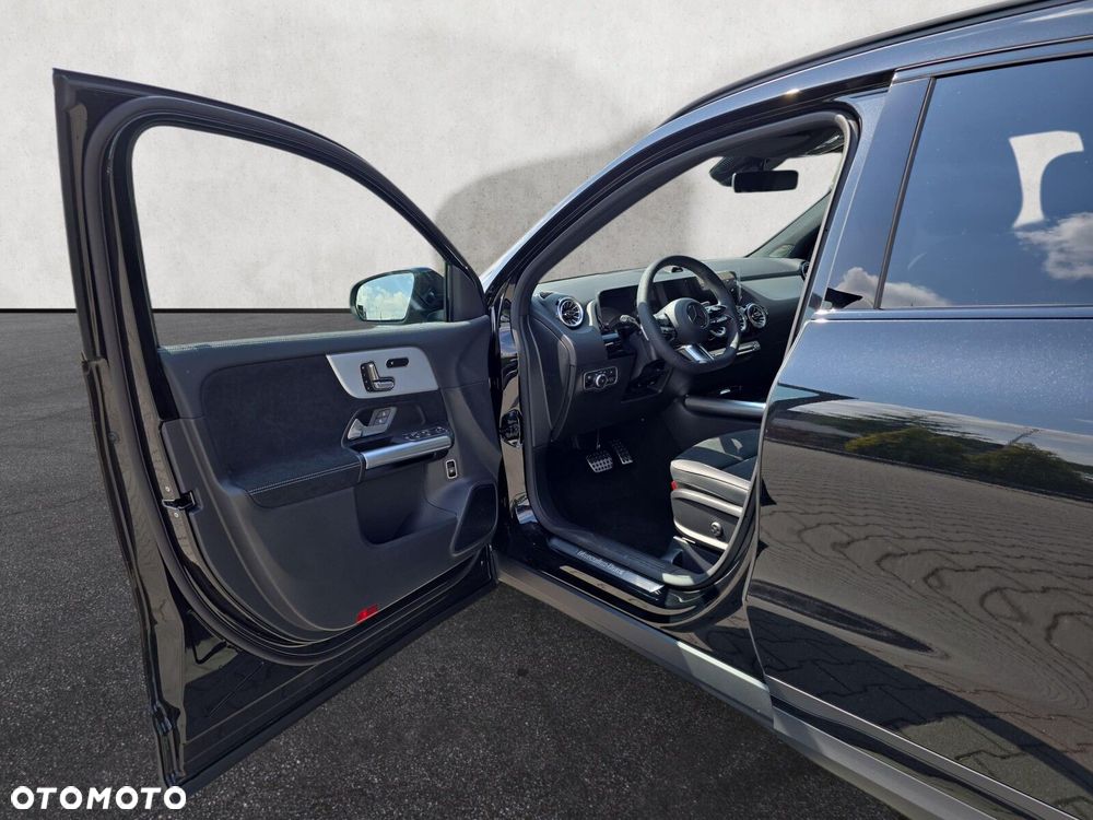 Mercedes-Benz GLA - 11