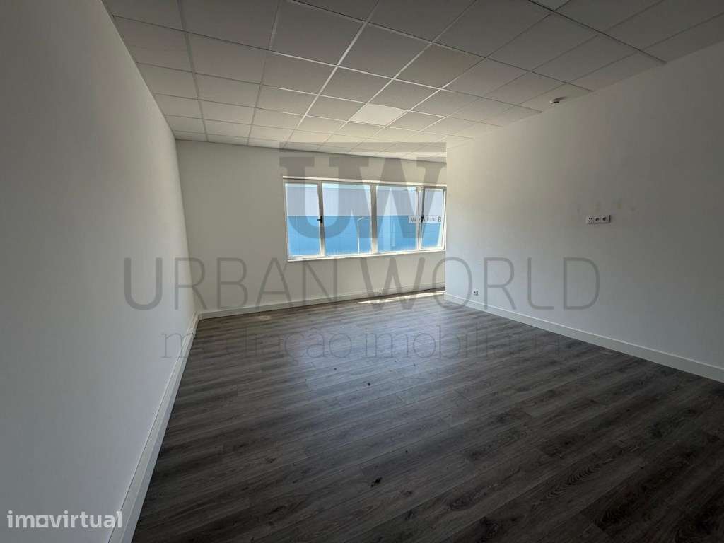 Armazém, Venda do Pinheiro , Malveira, Mafra, 500 m2 - Grande imagem: 5/13