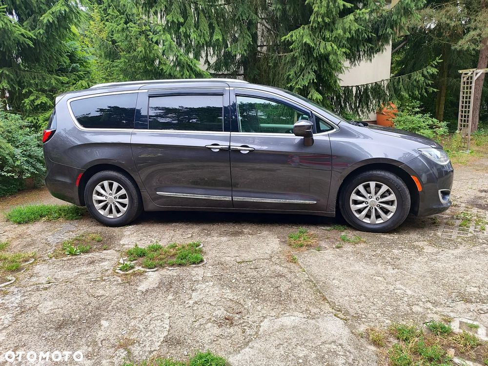Chrysler Pacifica - 4