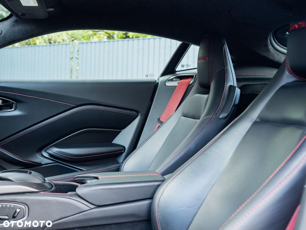 Aston Martin V8 Vantage - 15