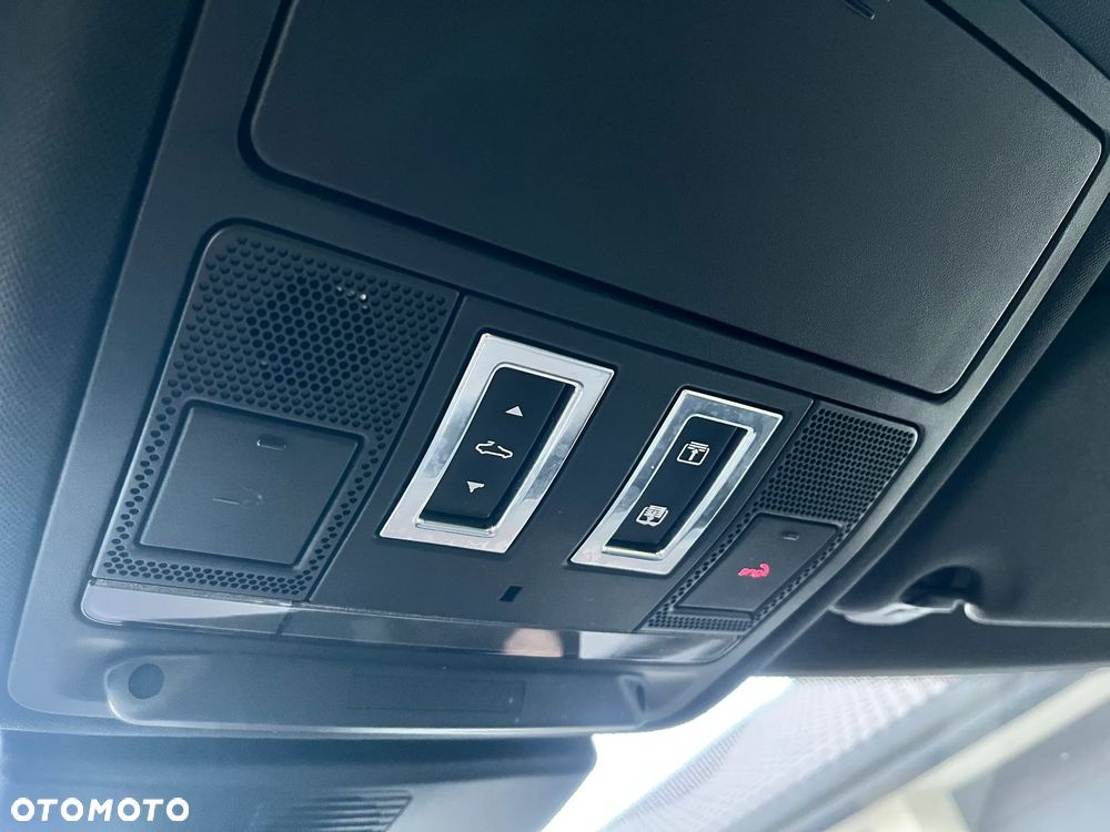 Jaguar XE 2.0 D AWD R-Sport - 38