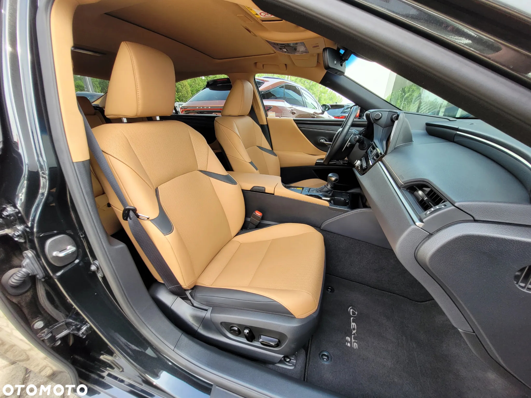 Lexus ES 300h Business Edition - 14