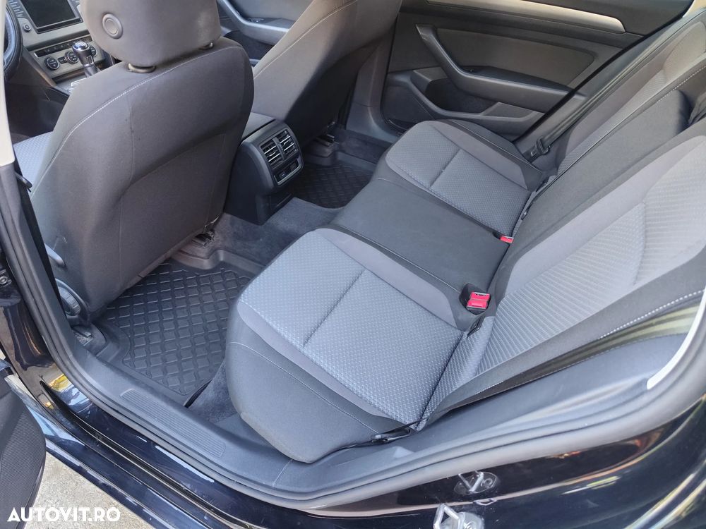 Volkswagen Passat 2.0 TDI Comfortline - 9