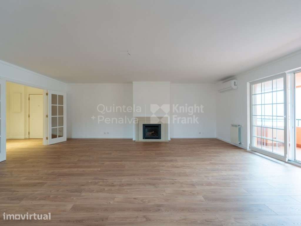 Apartamento T4 com garagem para arrendamento em Cascais - Grande imagem: 2/29