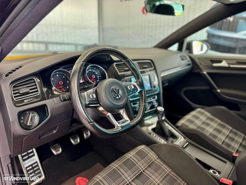 VW Golf 2.0 TDi GTD - 11
