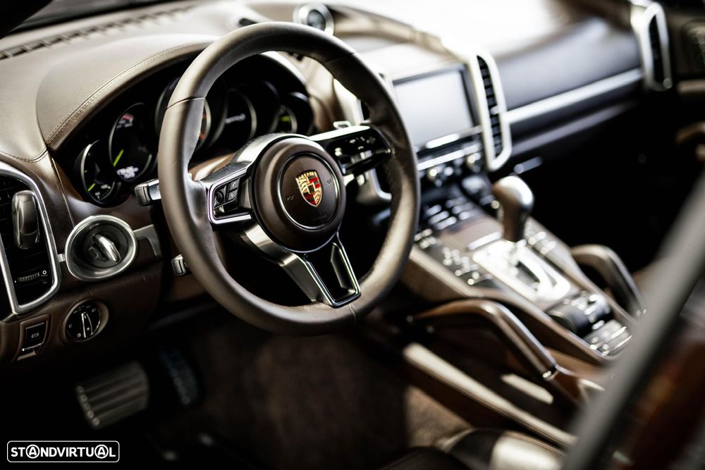 Porsche Cayenne S - 8