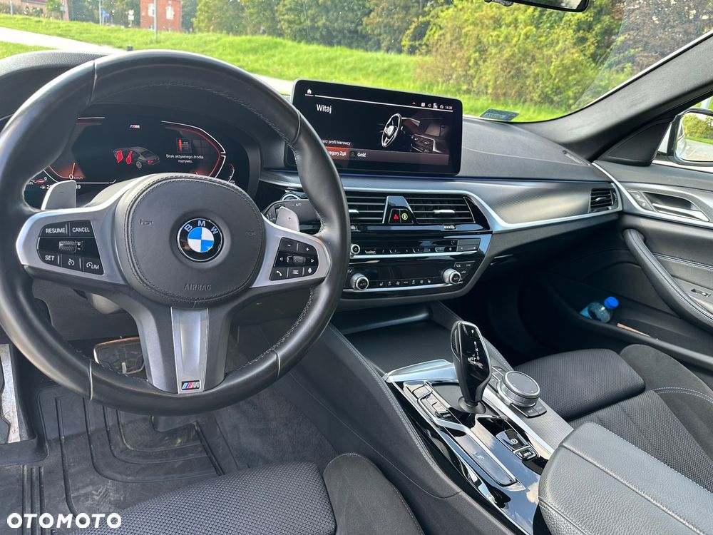 BMW Seria 5 520d xDrive M Sport sport - 9