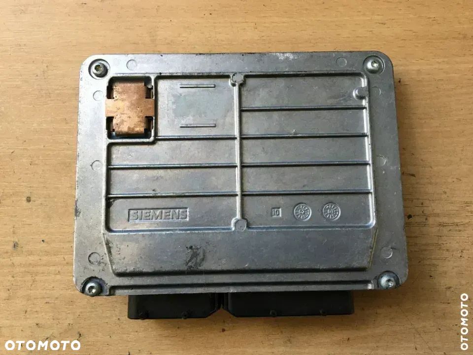 KOMPUTER VW PASSAT B5 06B906033T - 2