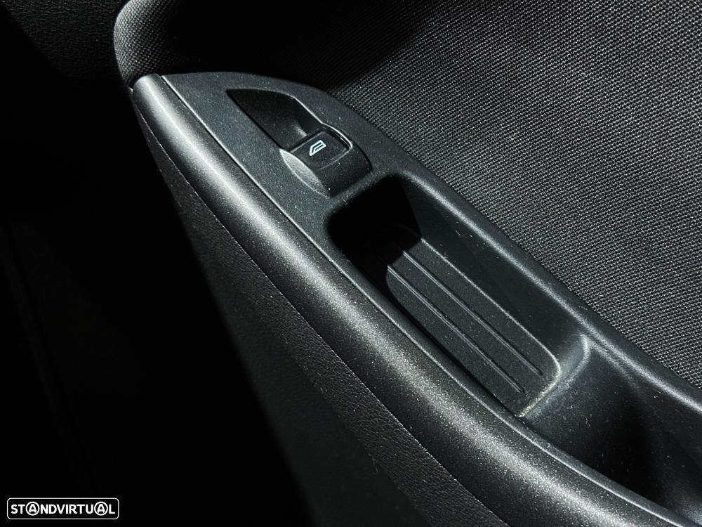 Ford Focus 1.6 TDCi Titanium — fotografia 29