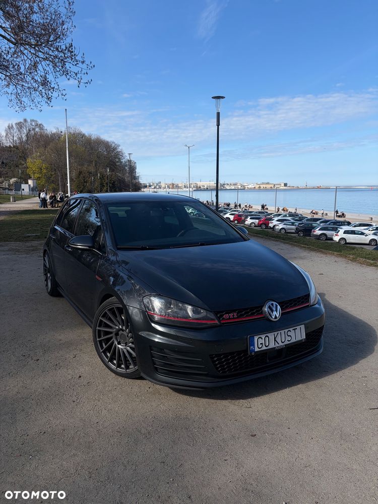 Volkswagen Golf - 10