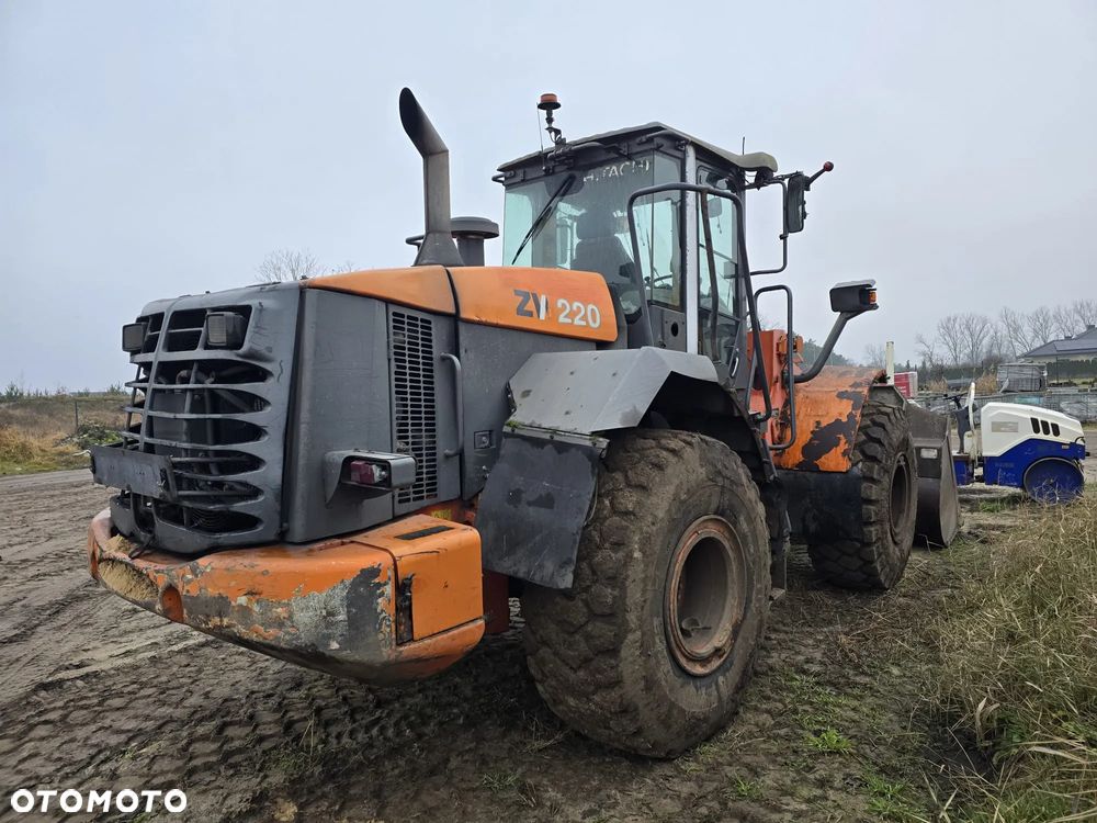 Hitachi ładowarka  Fadroma ZW220 - 4