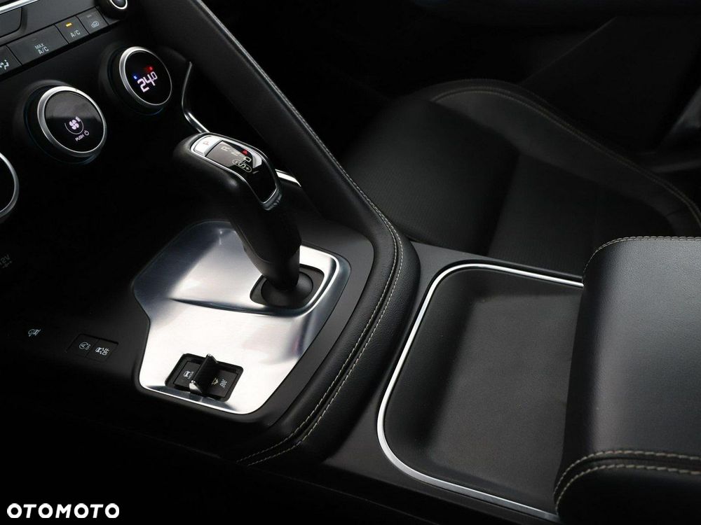 Jaguar E-Pace 2.0 i4D AWD R-Dynamic S - 29