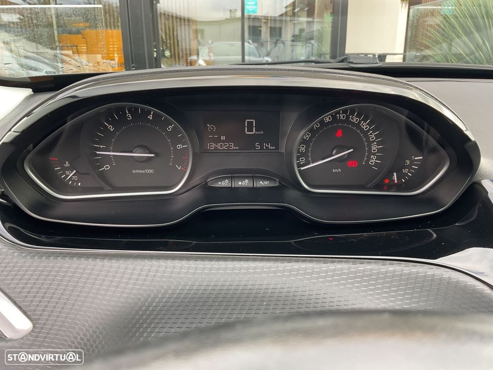 Peugeot 2008 1.2 PureTech Style - 21