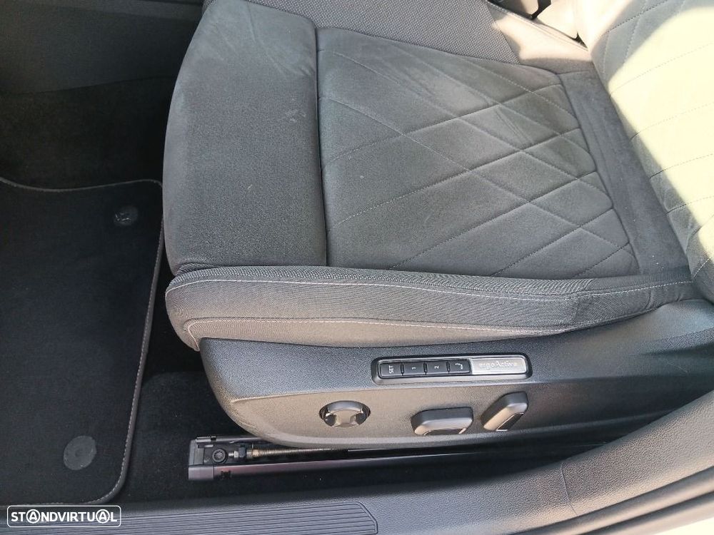 VW Golf 1.4 TSI e-Hybrid DSG - 31