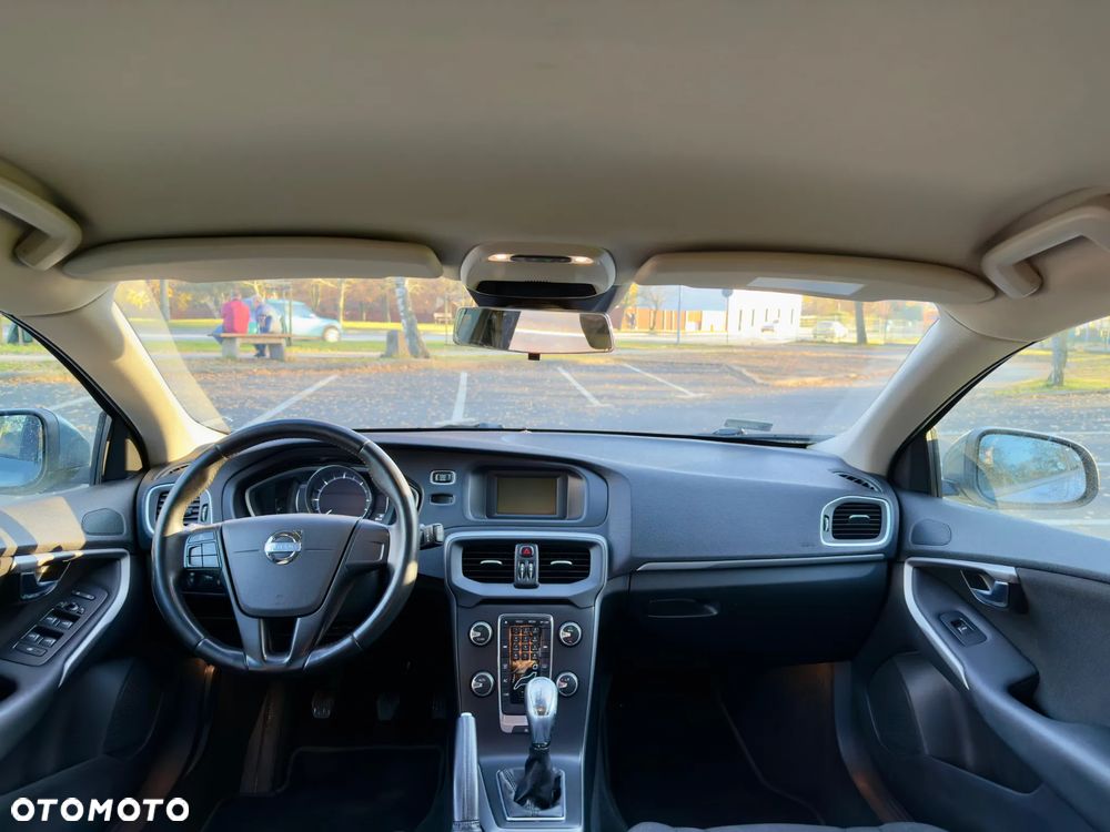 Volvo V40 D2 Momentum - 11