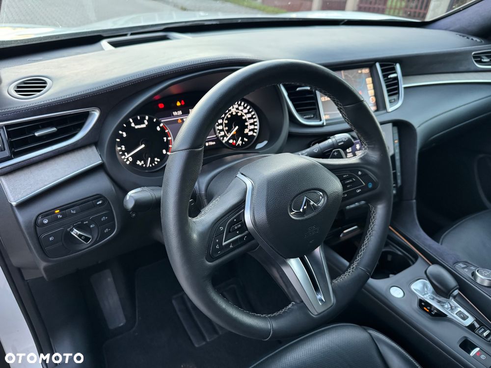 Infiniti Q50 2.0t Premium - 23
