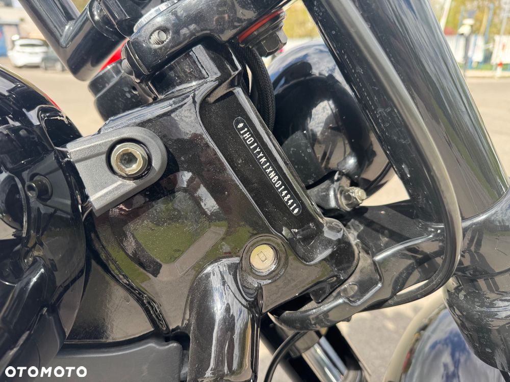 Harley-Davidson Softail Street Bob - 13