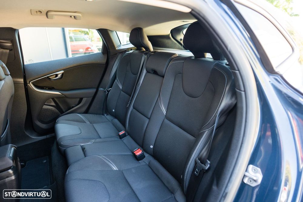 Volvo V40 D2 Momentum - 21