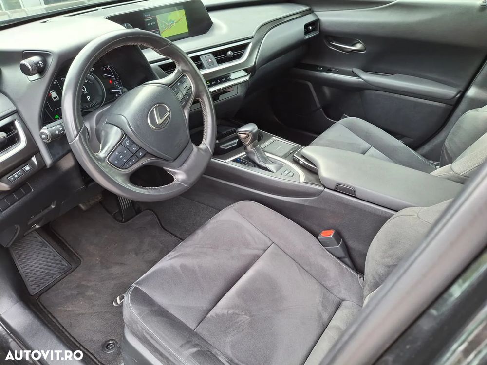 Lexus UX 250h FWD Business - 14