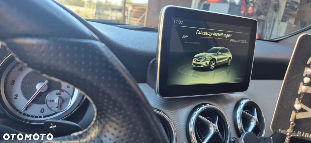 Mercedes-Benz GLA 180 7G-DCT - 5