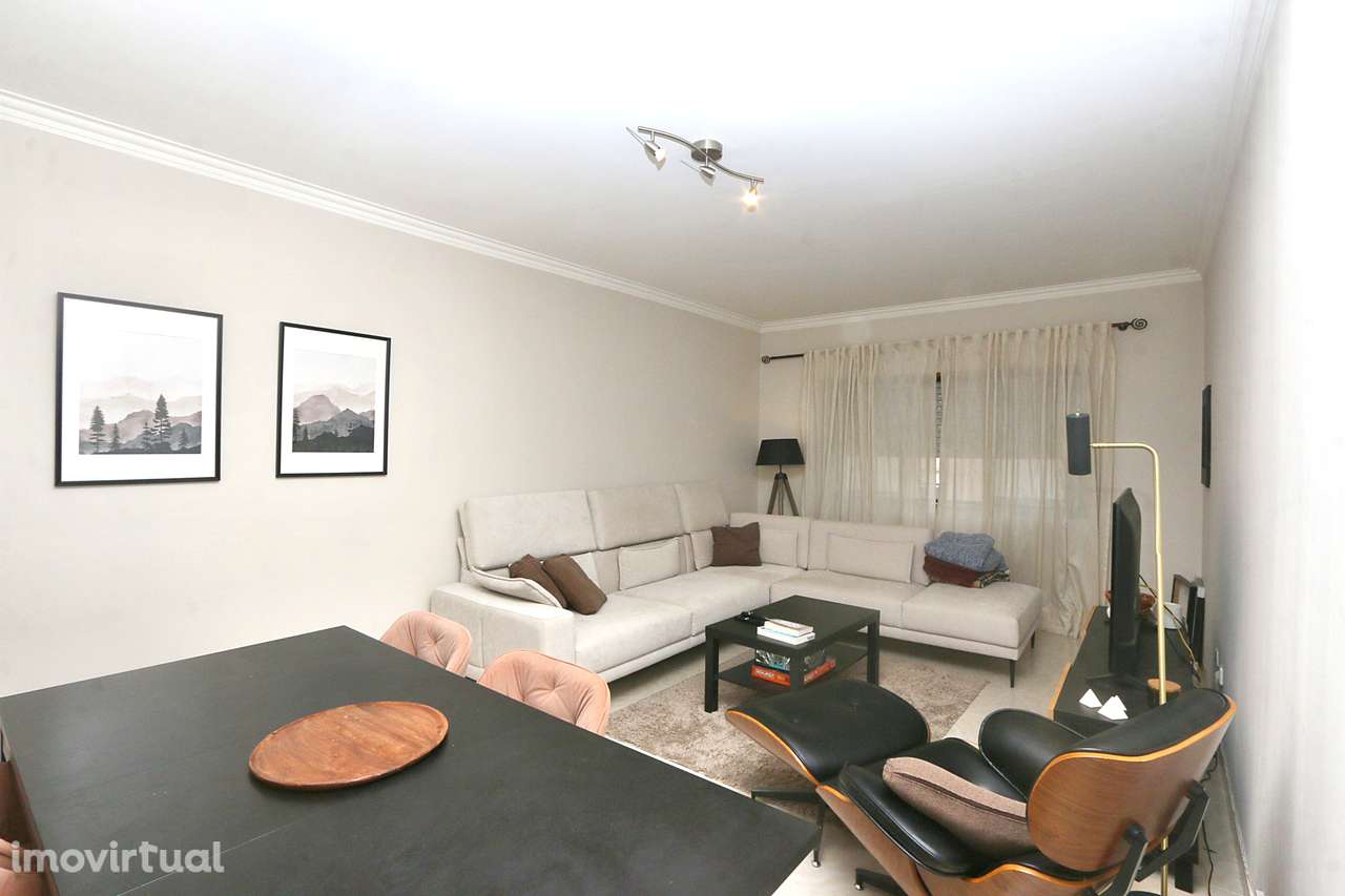 Encantador T2 em Massamá próximo de comércio e serviços! - Grande imagem: 3/18