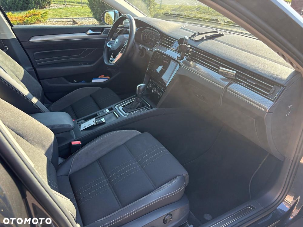 Volkswagen Passat Variant 2.0 TDI SCR 4Motion DSG Alltrack - 8