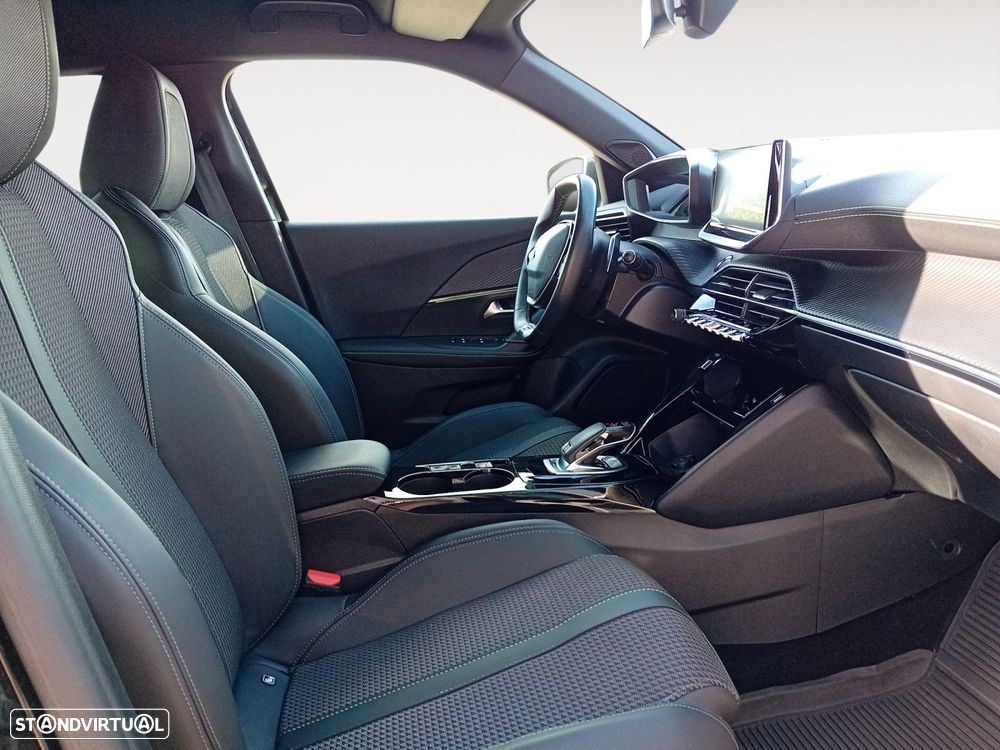 Peugeot 2008 1.2 PureTech GT EAT8 - 15