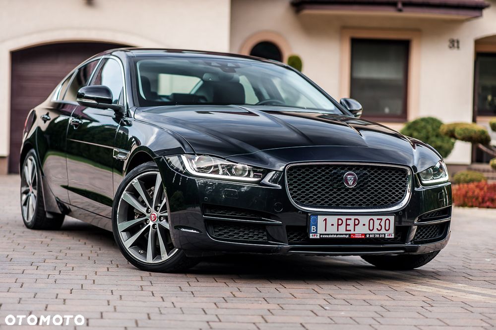 Jaguar XE 2.0 T Prestige - 4